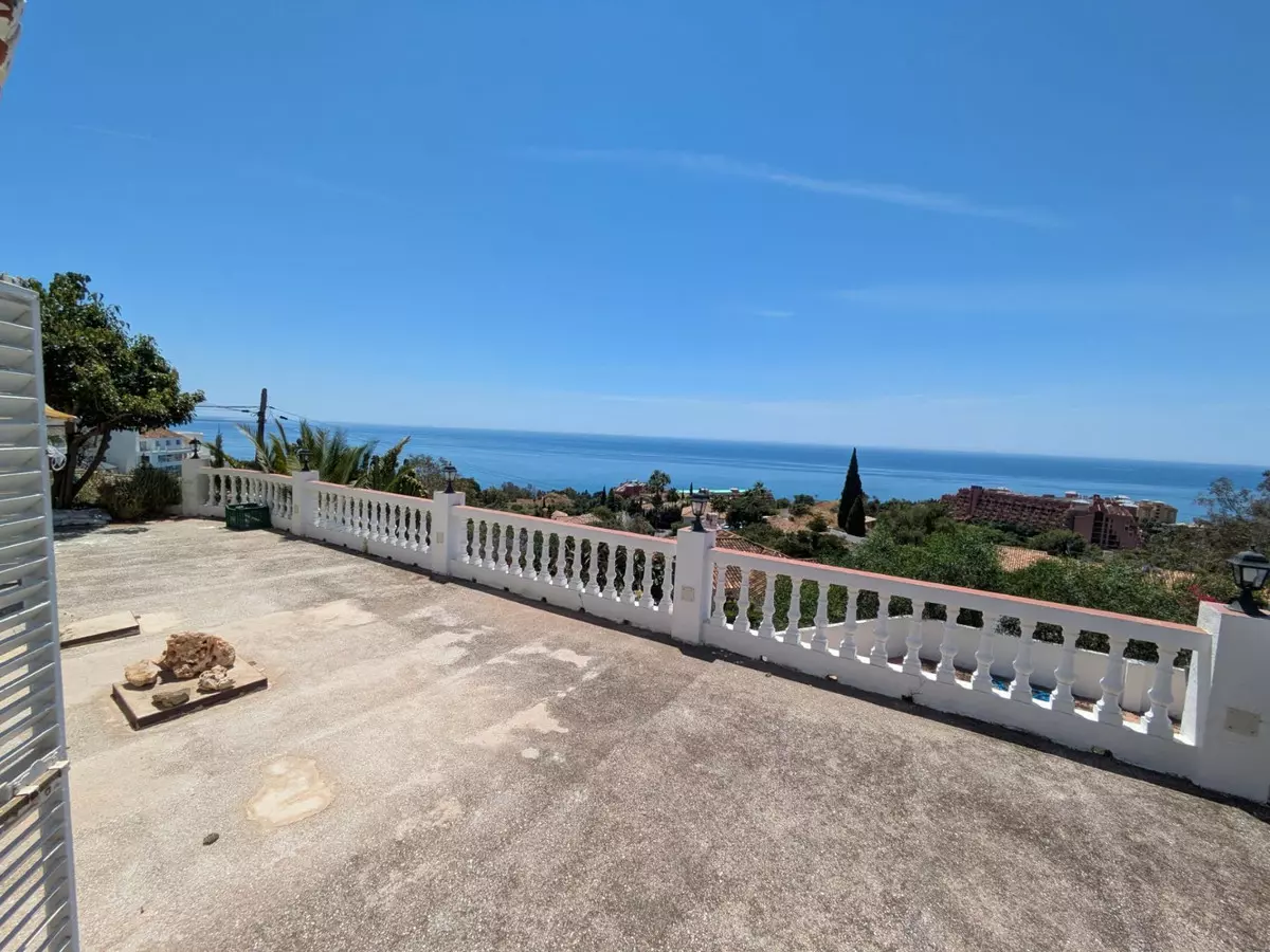 3-bedroom Villa In Benalmádena, Spain (197 M²)