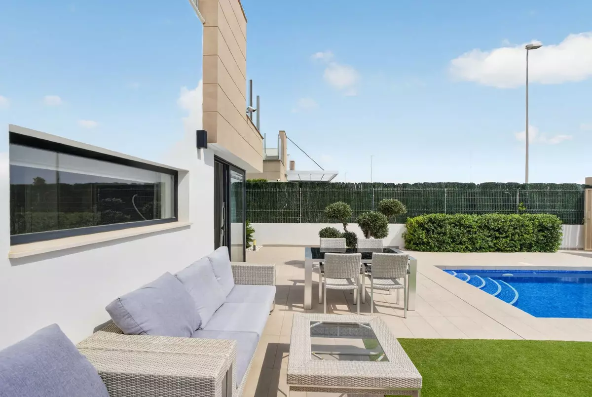 3-bedroom Villa In Guardamar Del Segura, Spain (178 M²)