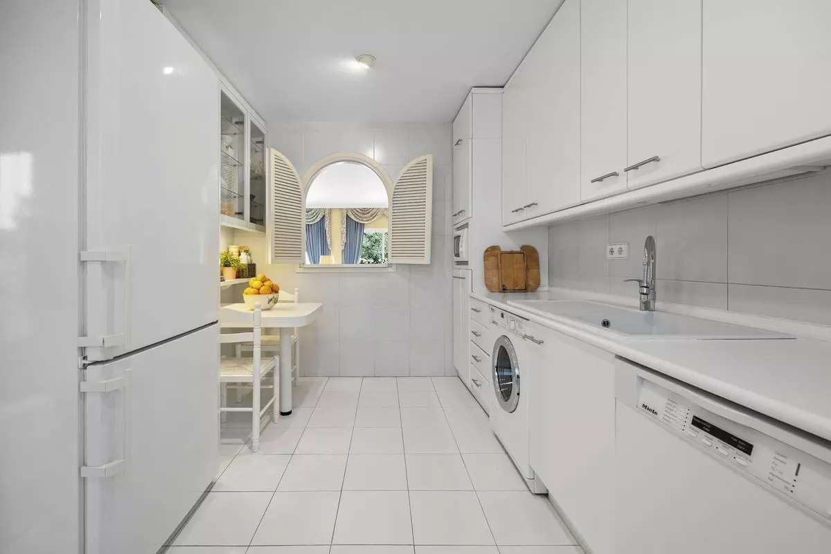 5-bedroom Town House In Benahavis, Spain (195 M²)