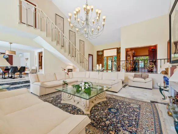 6-bedroom Villa In Estepona, Spain (952 M²)