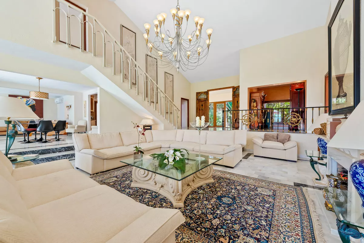 6-bedroom Villa In Estepona, Spain (952 M²)