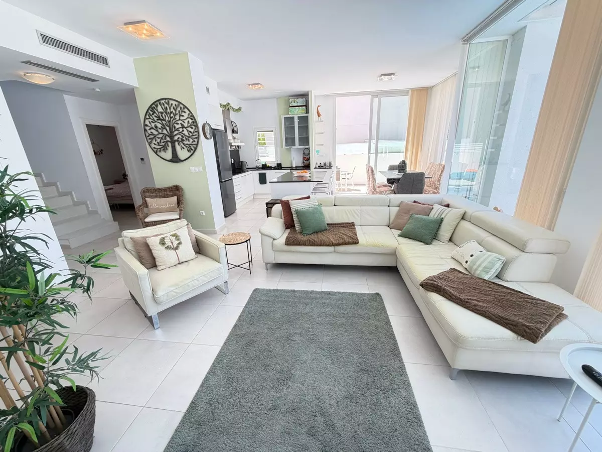 4-bedroom Villa In Orihuela, Spain (160 M²)