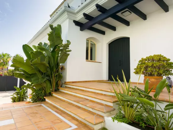 5-bedroom Villa In Marbella, Spain (390 M²)