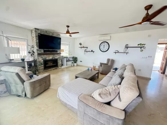 5-bedroom Villa In San Miguel De Salinas, Spain (163 M²)