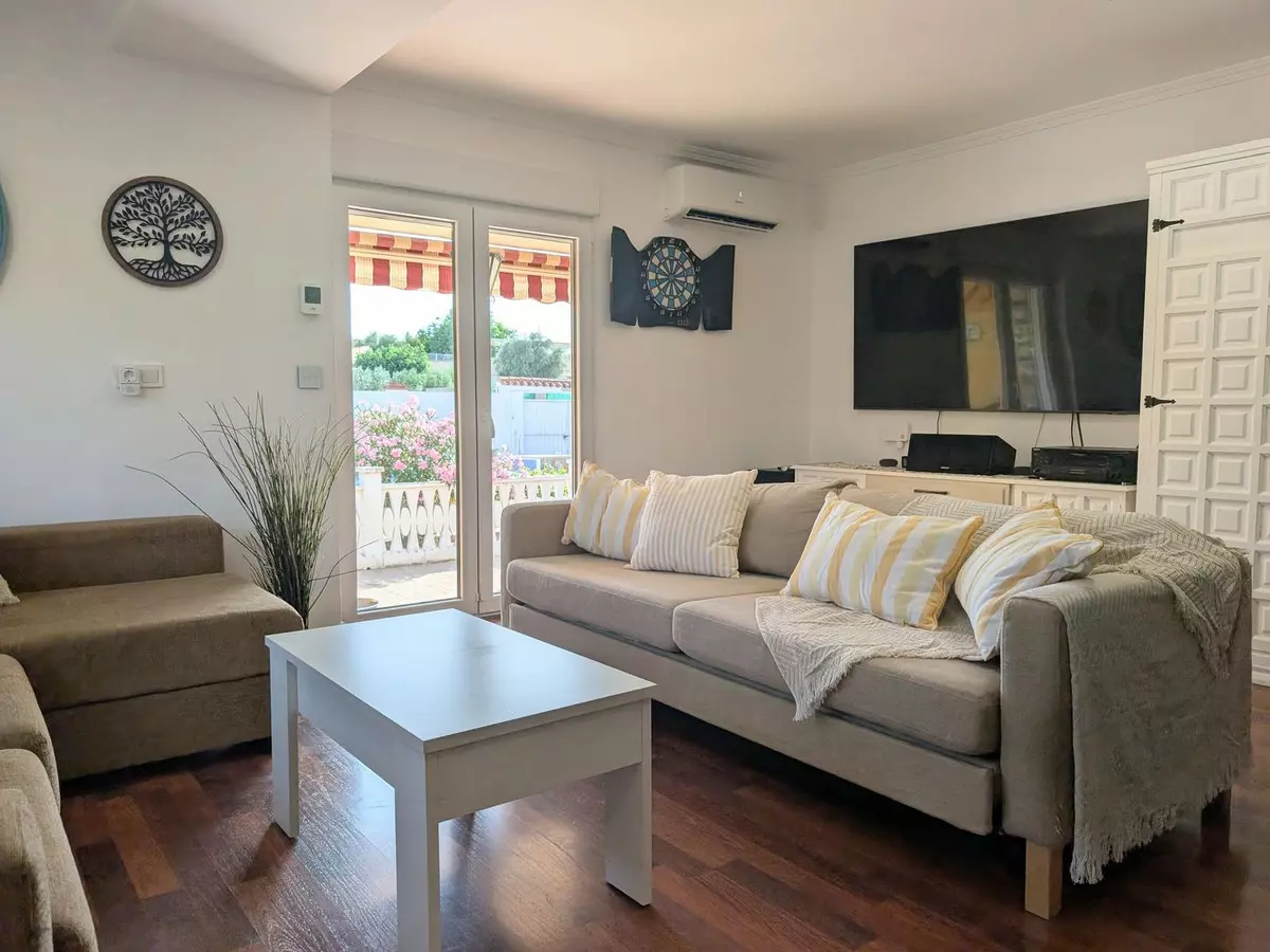 5-bedroom Villa In San Vicente Del Raspeig, Spain (130 M²)