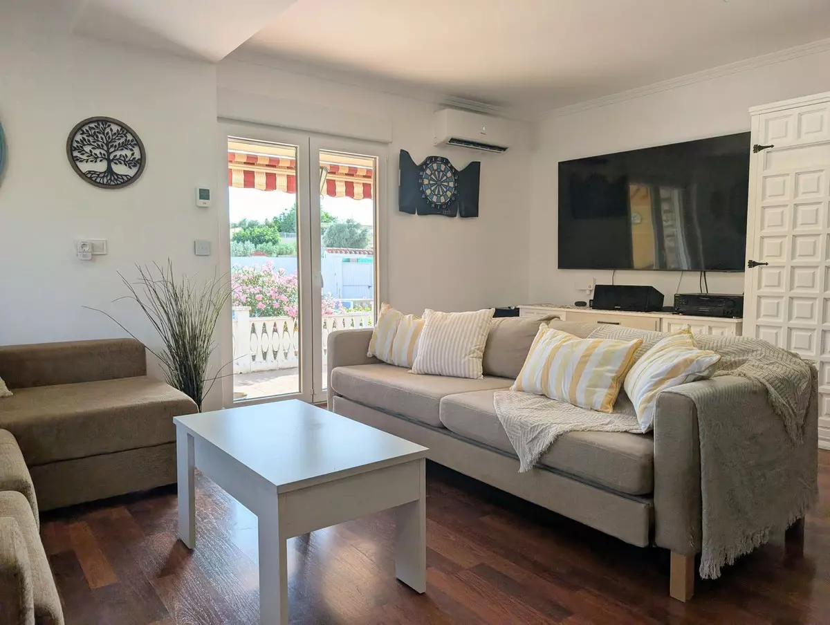 ShowFeedImage-50cb39 5-bedroom Villa In San Vicente Del Raspeig, Spain (130 M²)