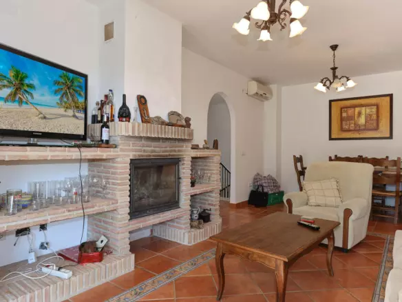 3-bedroom Villa In Guaro, Spain (208 M²)