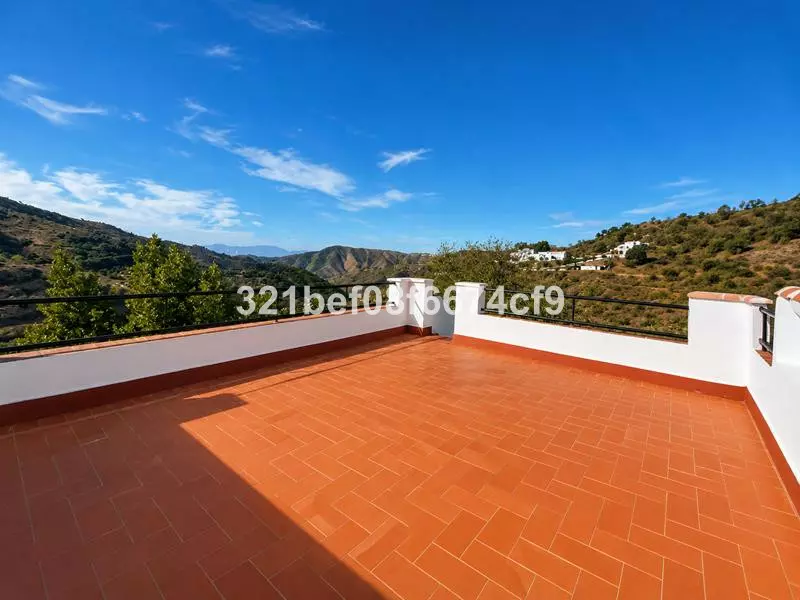 3-bedroom Town House In Málaga, Spain (140 M²)