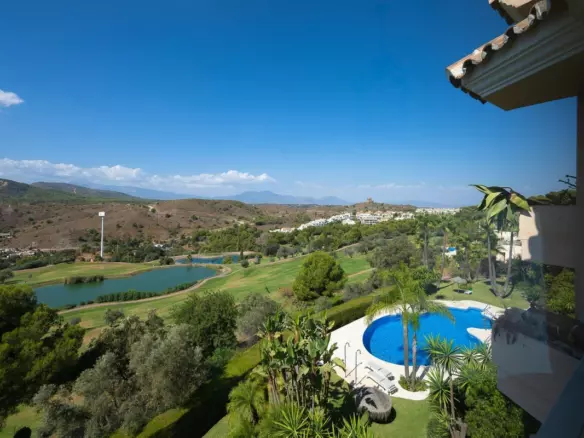3-bedroom Apartment In Alhaurín El Grande, Spain (189 M²)
