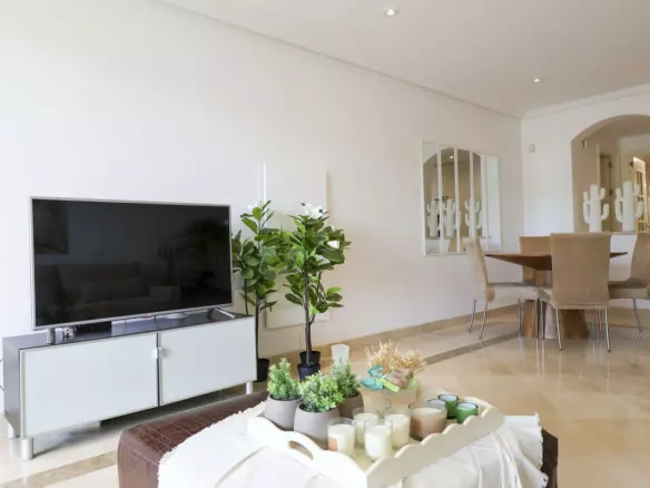 2-bedroom Apartment In Benahavis, Spain (94 M²)