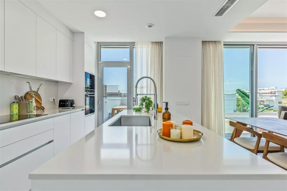 3-bedroom Apartment In Marbella, Spain (148 M²)
