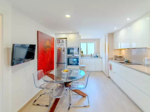 3-bedroom Apartment In Málaga, Spain (107 M²)