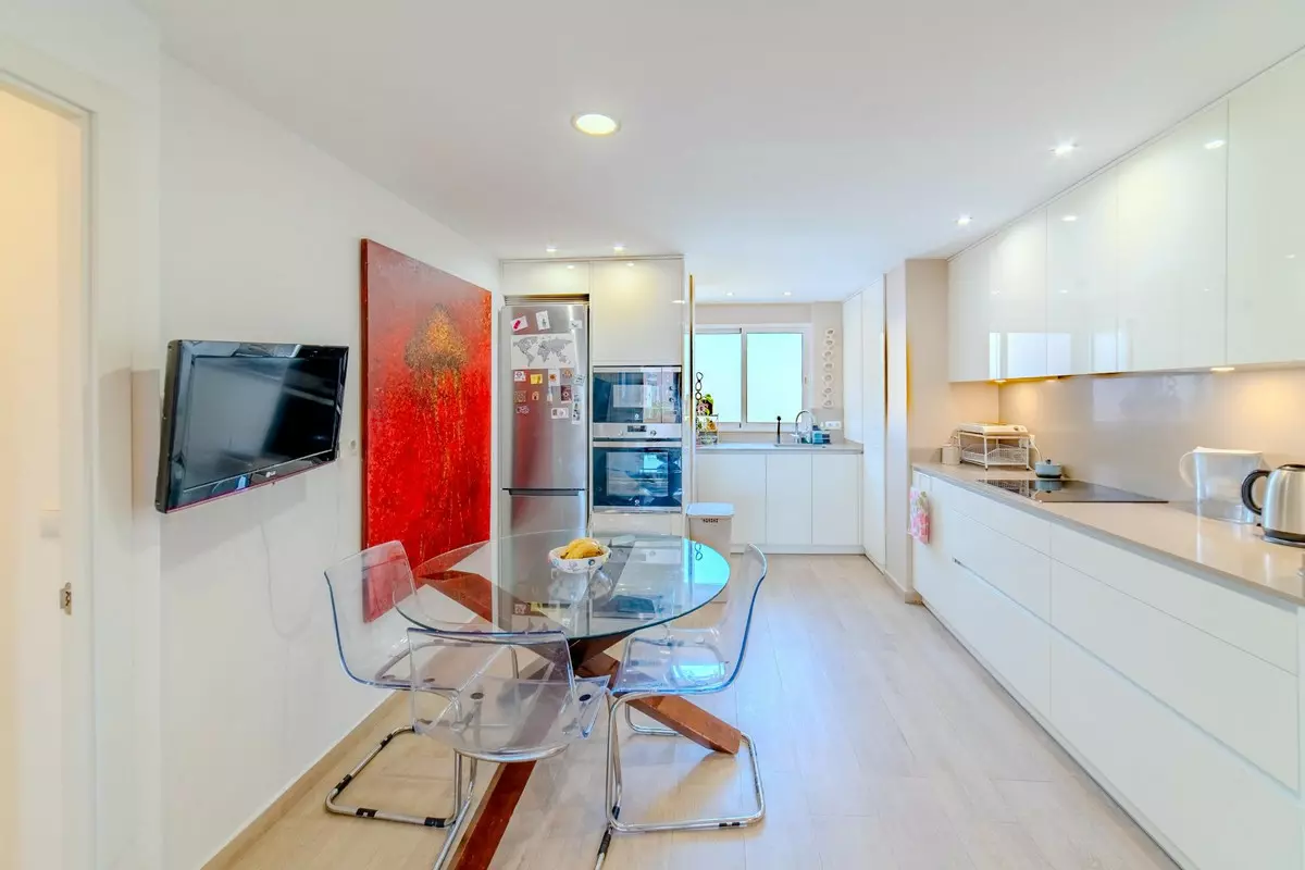 3-bedroom Apartment In Málaga, Spain (107 M²)