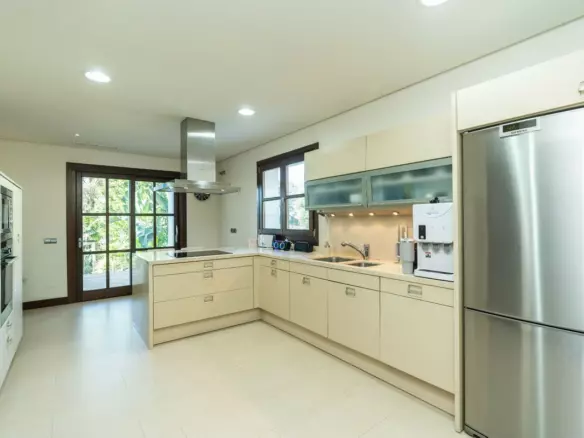 5-bedroom Villa In Benahavis, Spain (647 M²)