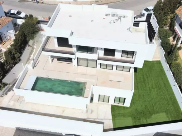 3-bedroom Villa In Mijas, Spain (356 M²)