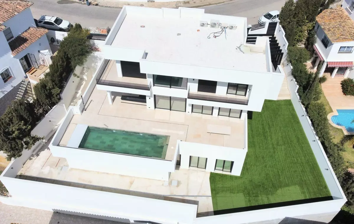 3-bedroom Villa In Mijas, Spain (356 M²)