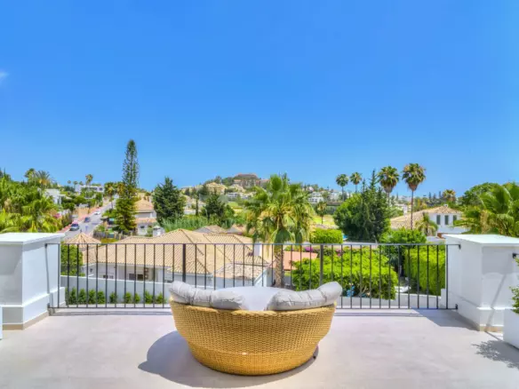 6-bedroom Villa In Marbella, Spain (404 M²)
