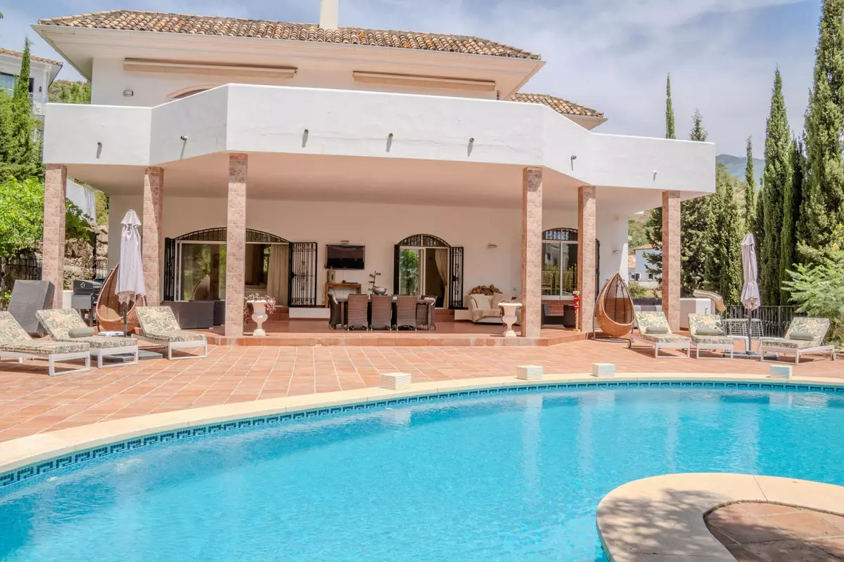 6-bedroom Villa In Benahavis, Spain (797 M²)