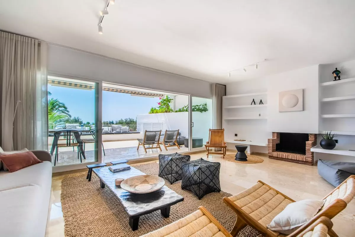 2-bedroom Apartment In Marbella, Spain (170 M²)