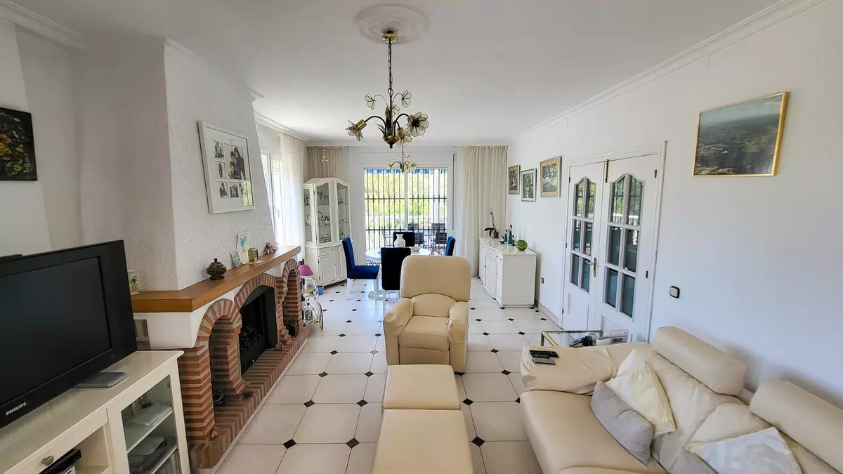 5-bedroom Villa In Marbella, Spain (324 M²)