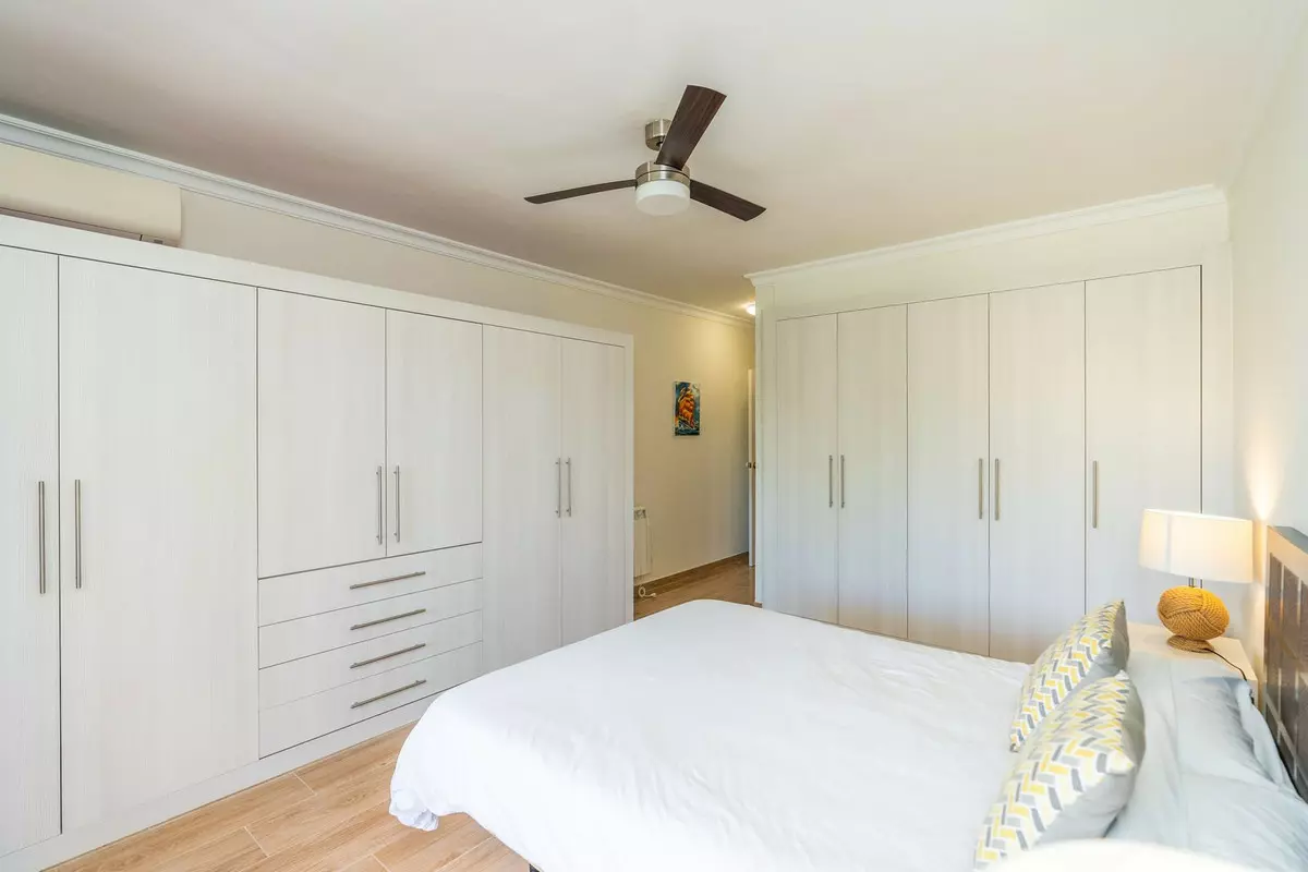 3-bedroom Apartment In Málaga, Spain (104 M²)