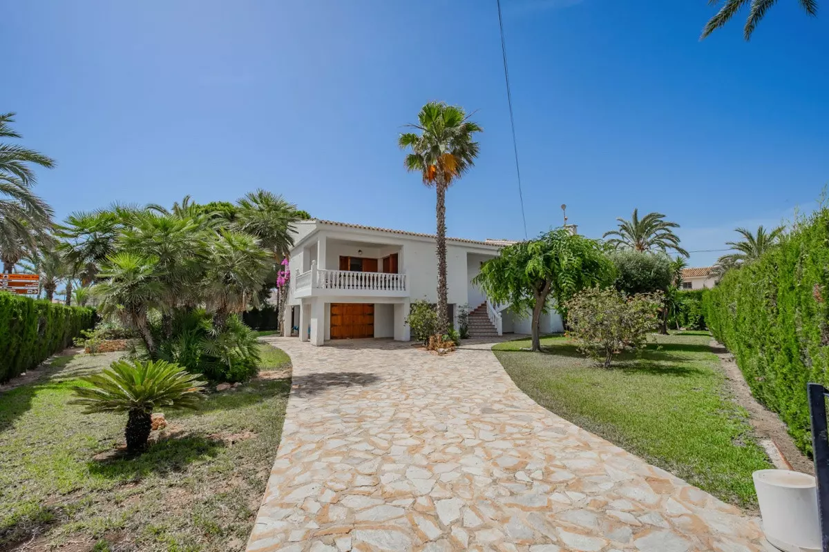 4-bedroom Villa In Orihuela, Spain (300 M²)