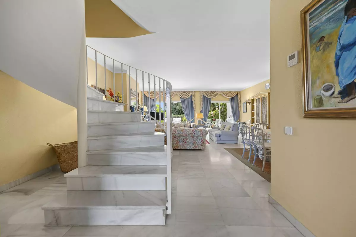 5-bedroom Town House In Benahavis, Spain (195 M²)