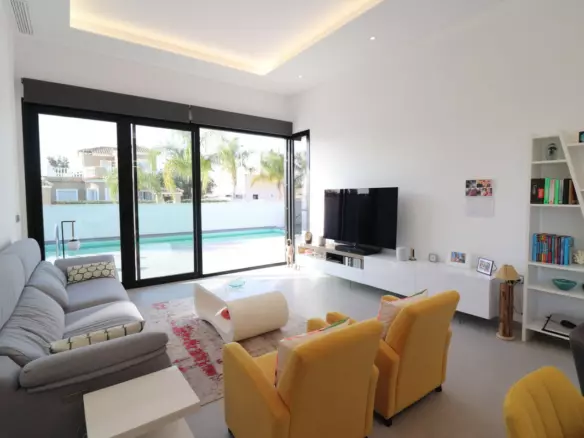 3-bedroom Villa In Formentera Del Segura, Spain (182 M²)