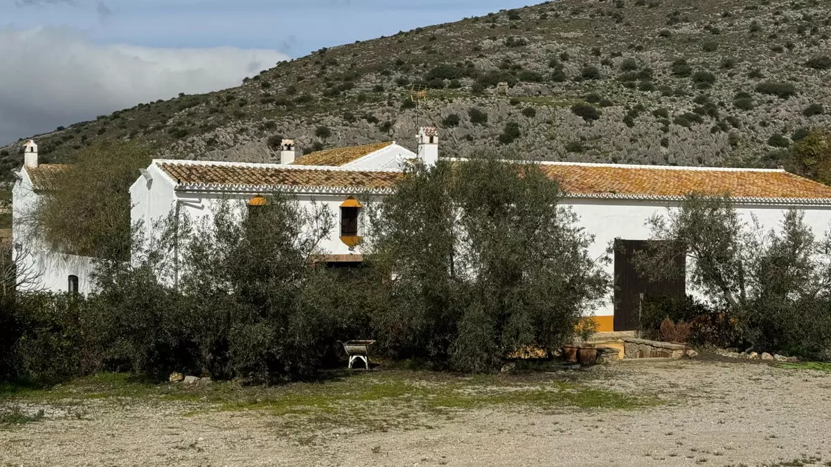 10-bedroom Country House In Teba, Spain (1.170 M²)