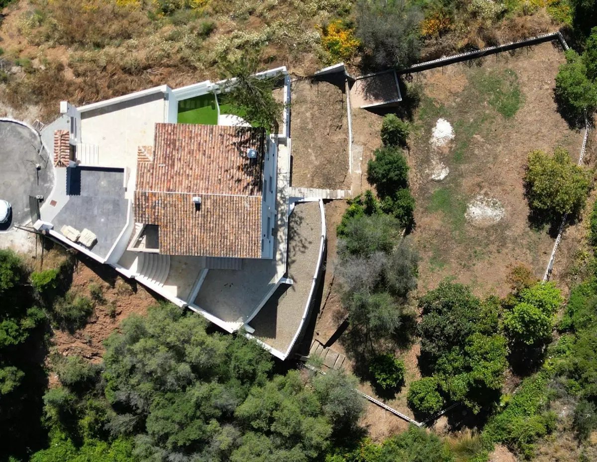 ShowFeedImage-5be9cc 3-bedroom Villa In Marbella, Spain (379 M²)