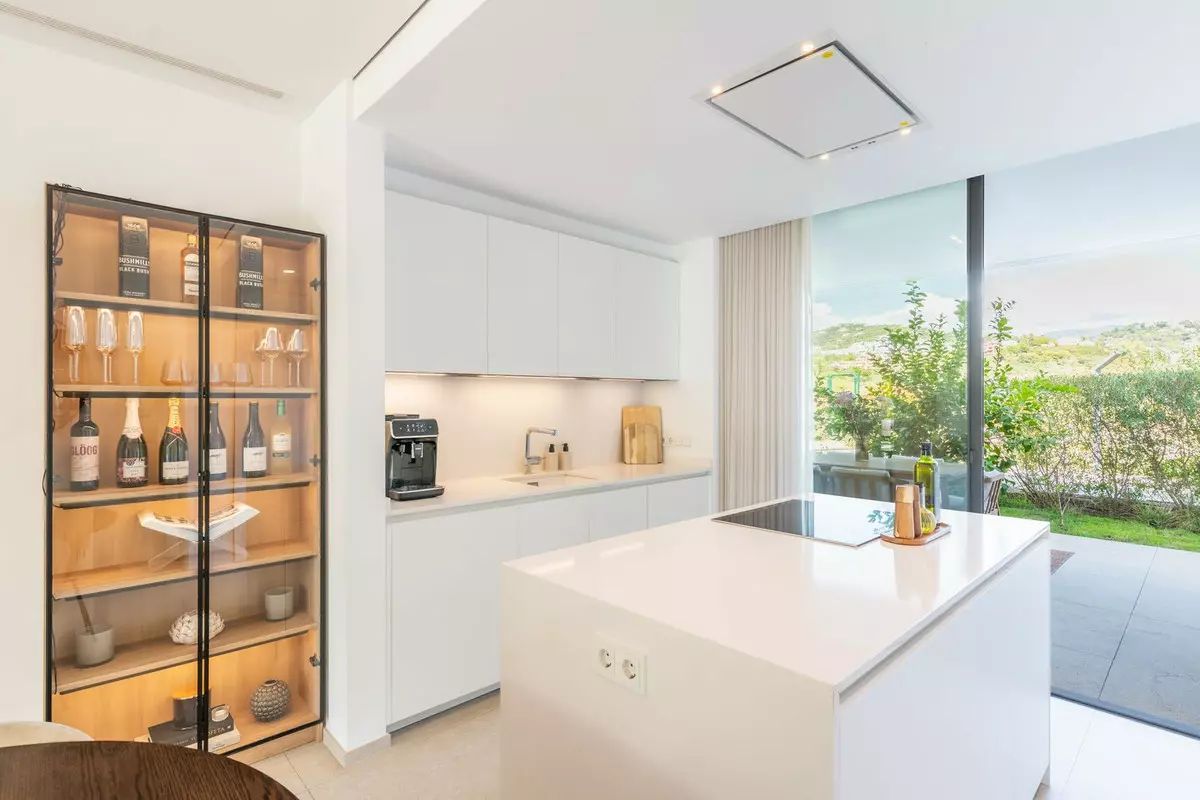 2-bedroom Apartment In Benahavis, Spain (105 M²)