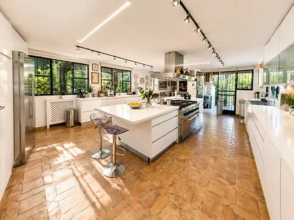 5-bedroom Villa In Marbella, Spain (450 M²)