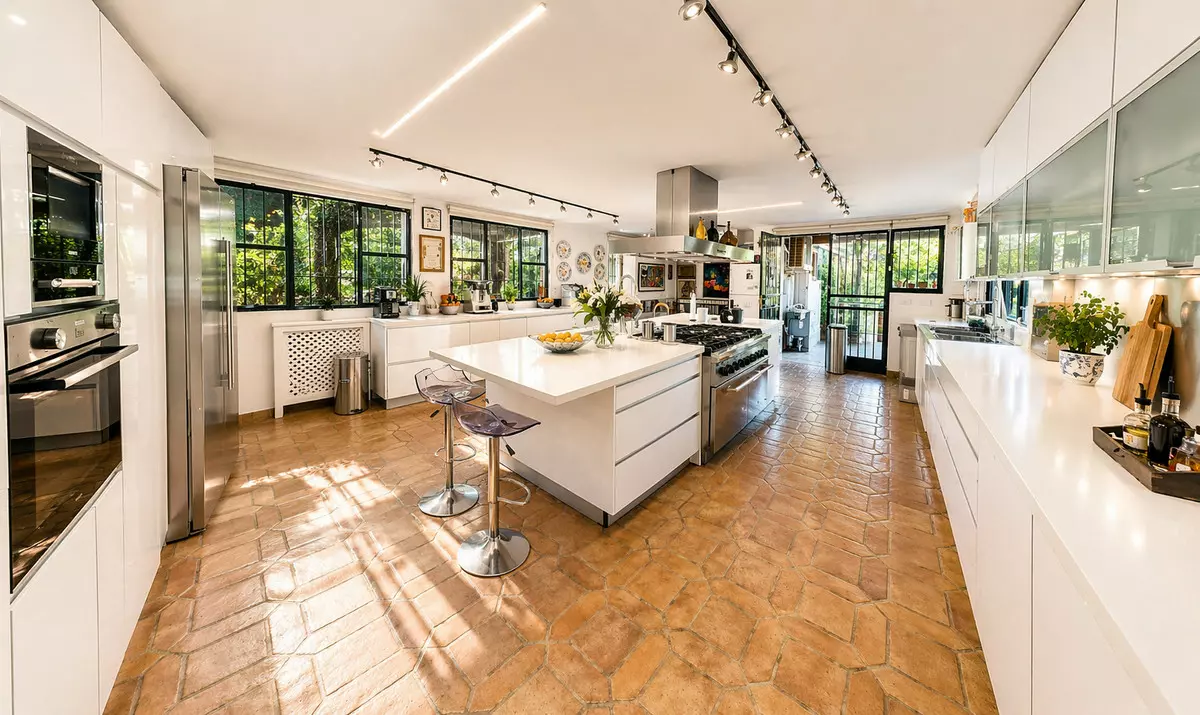 5-bedroom Villa In Marbella, Spain (450 M²)