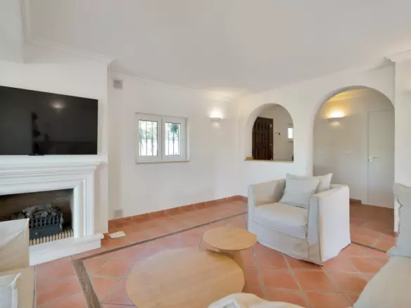 3-bedroom Villa In Estepona, Spain (251 M²)