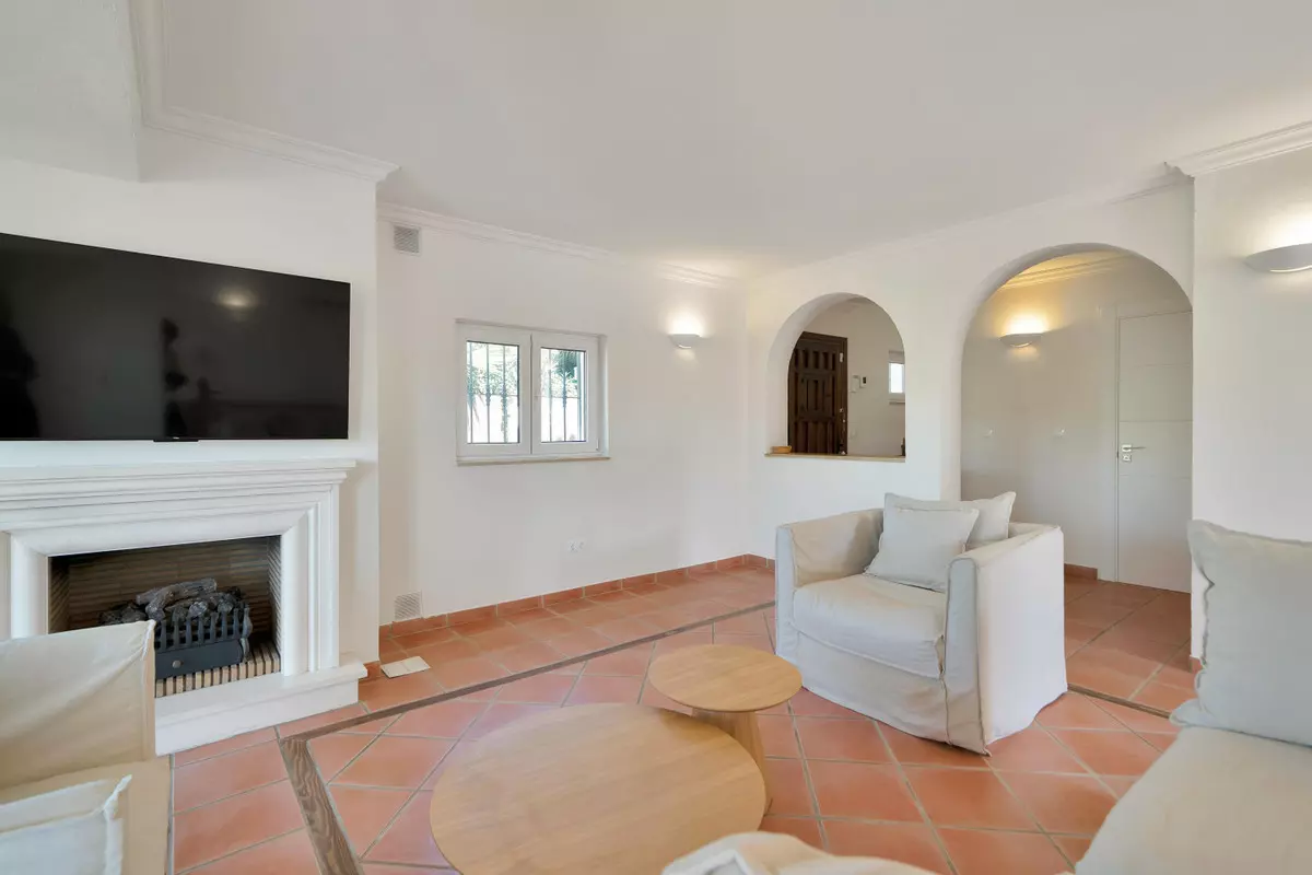 3-bedroom Villa In Estepona, Spain (251 M²)