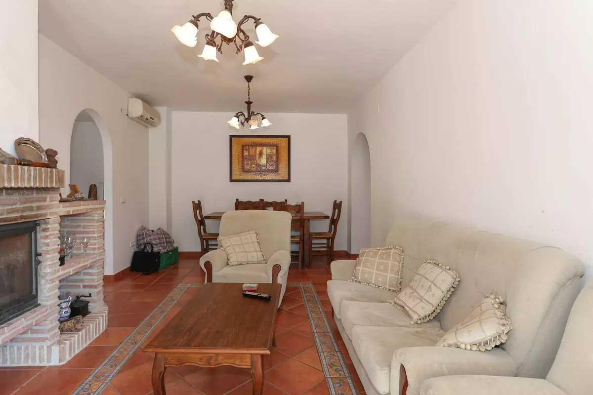 3-bedroom Villa In Guaro, Spain (208 M²)