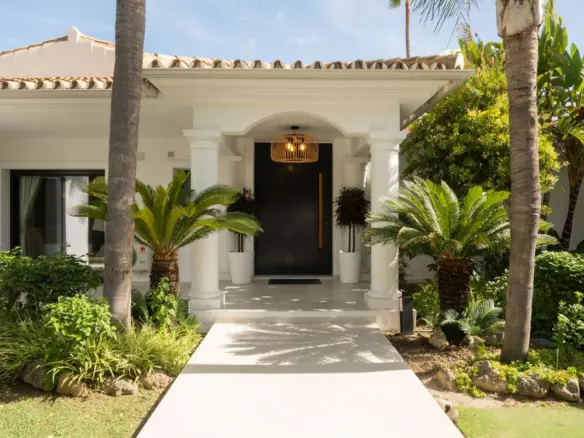 5-bedroom Villa In Estepona, Spain (278 M²)