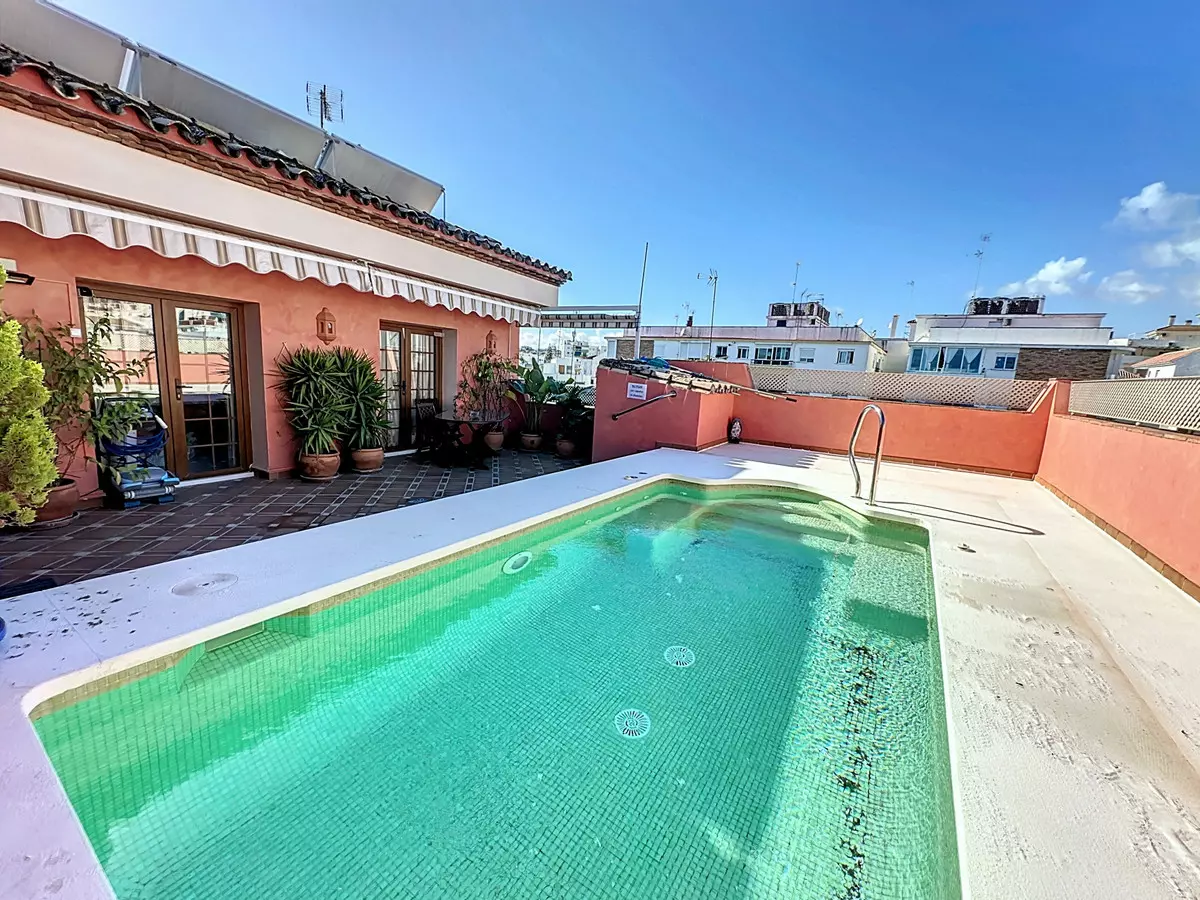 7-bedroom Town House In Estepona, Spain (451 M²)