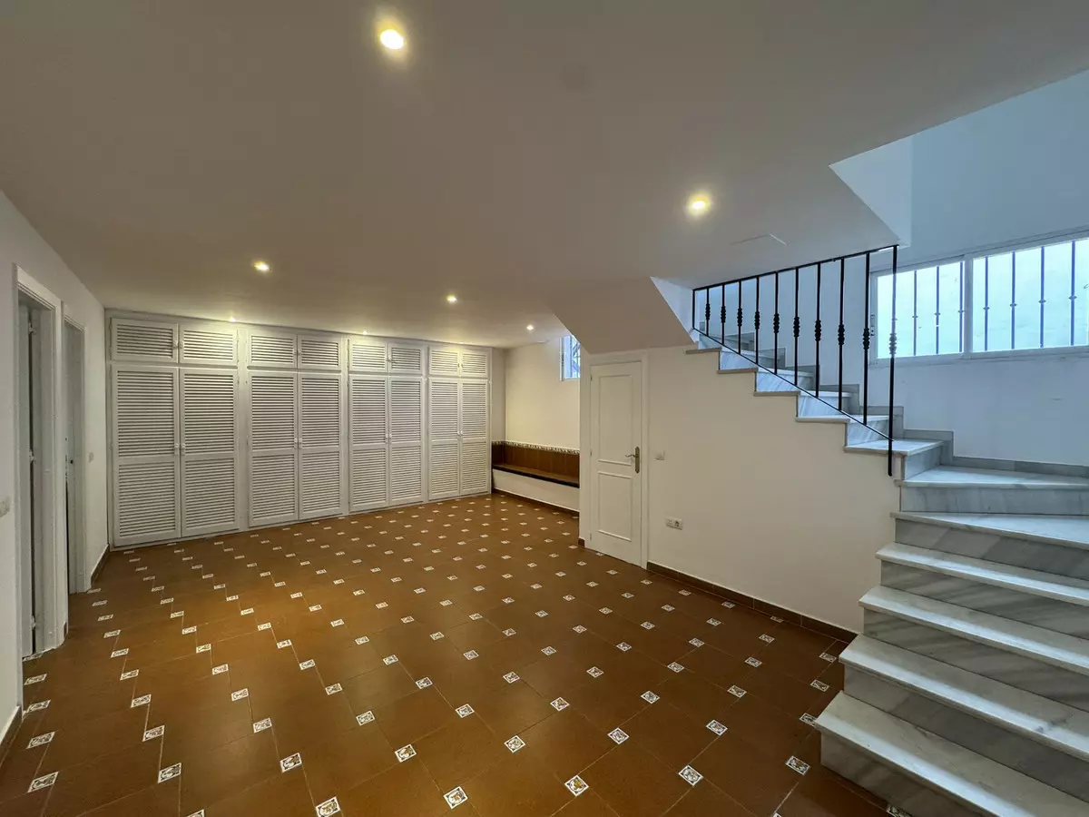 7-bedroom Town House In Marbella, Spain (255 M²)