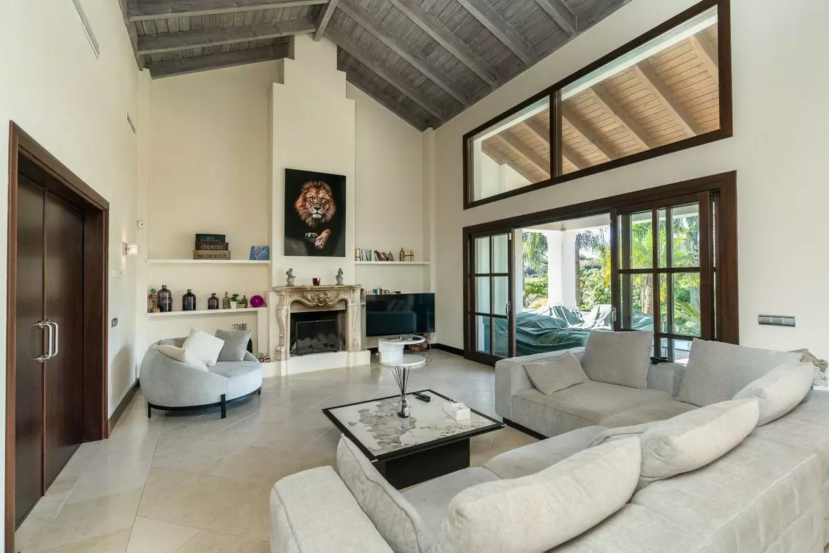 5-bedroom Villa In Benahavis, Spain (647 M²)