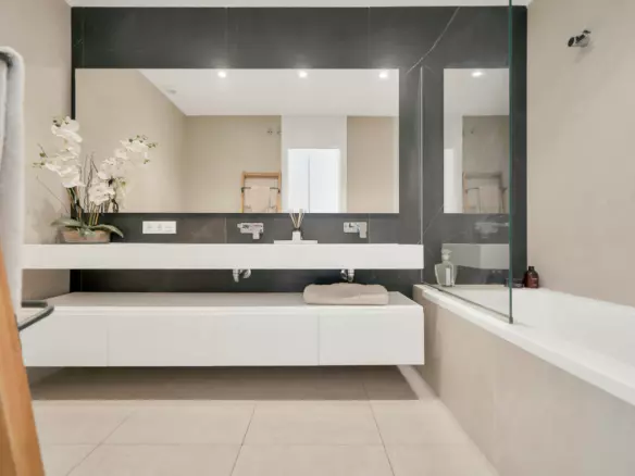 2-bedroom Apartment In Benahavis, Spain (113 M²)