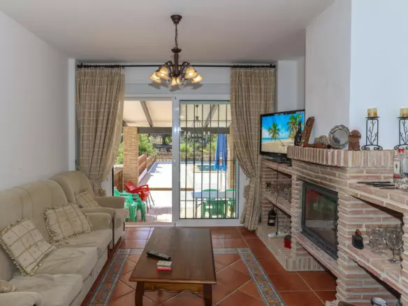 3-bedroom Villa In Guaro, Spain (208 M²)