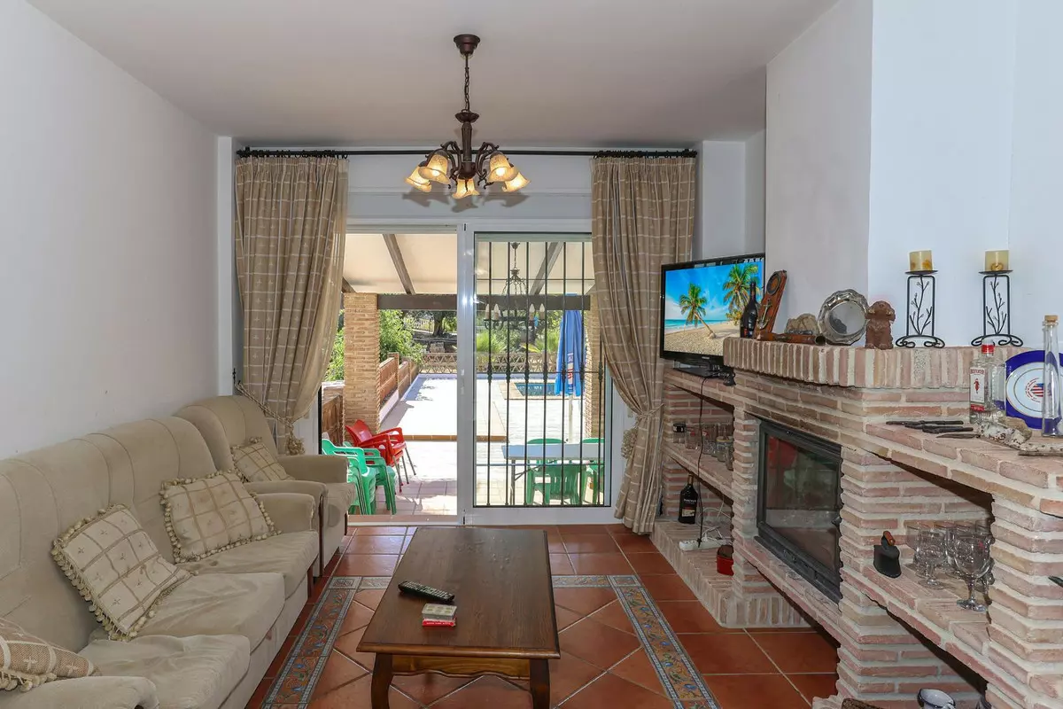 3-bedroom Villa In Guaro, Spain (208 M²)