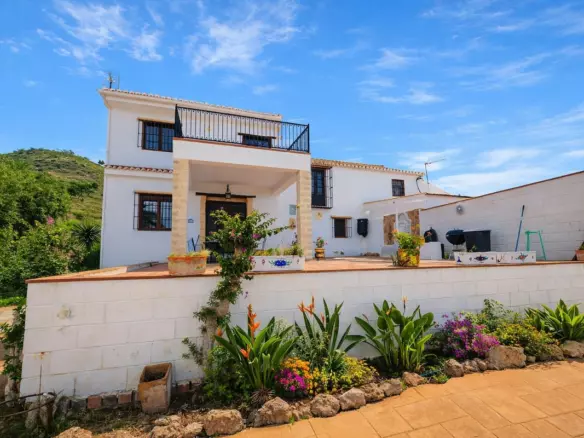 5-bedroom Country House In Cártama, Spain (253 M²)