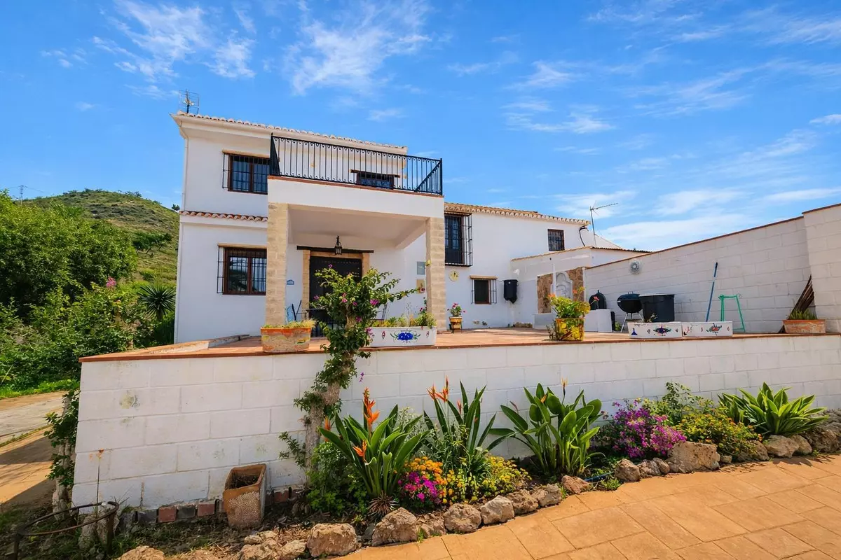 5-bedroom Country House In Cártama, Spain (253 M²)