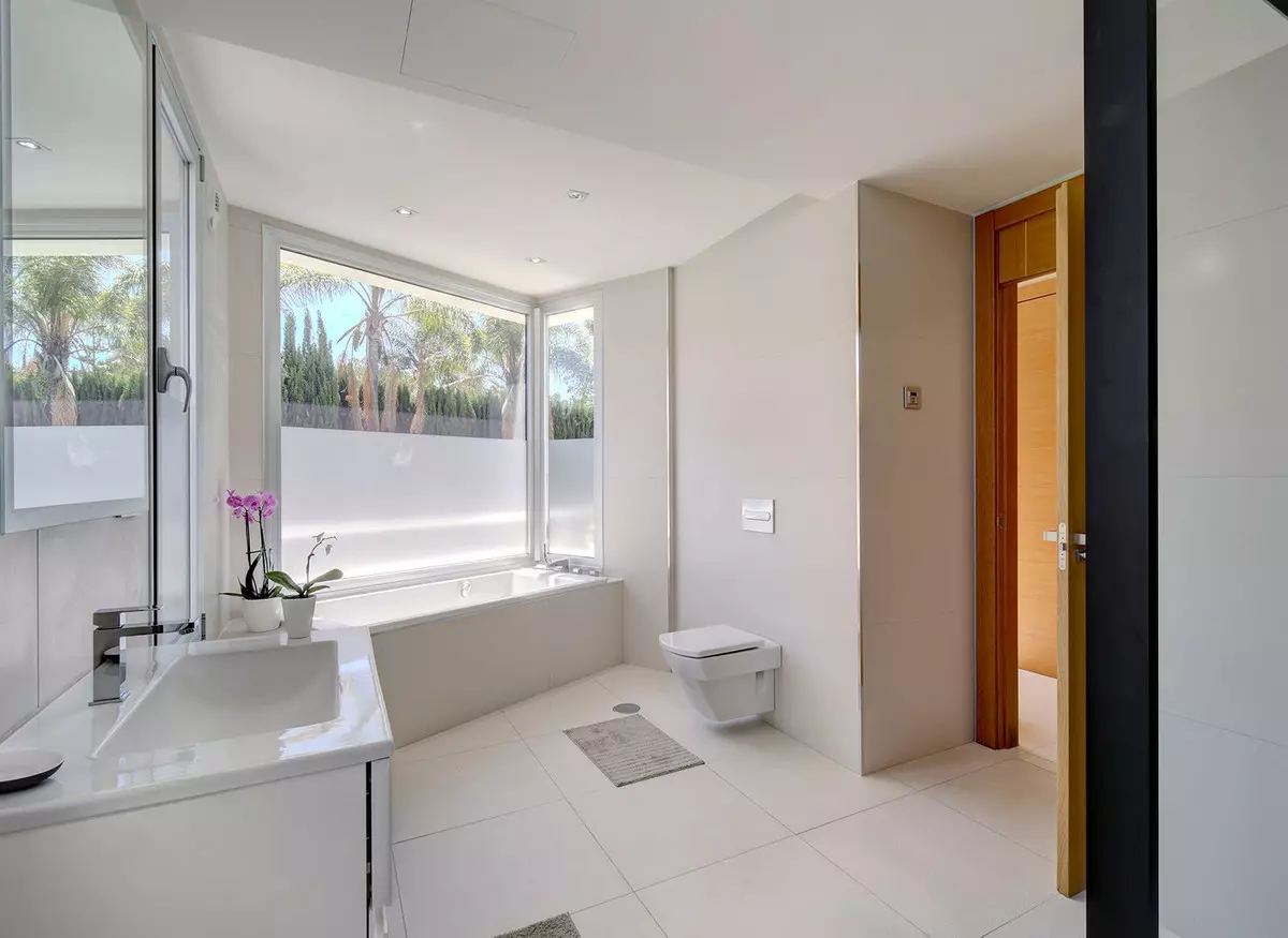 5-bedroom Villa In Marbella, Spain (627 M²)