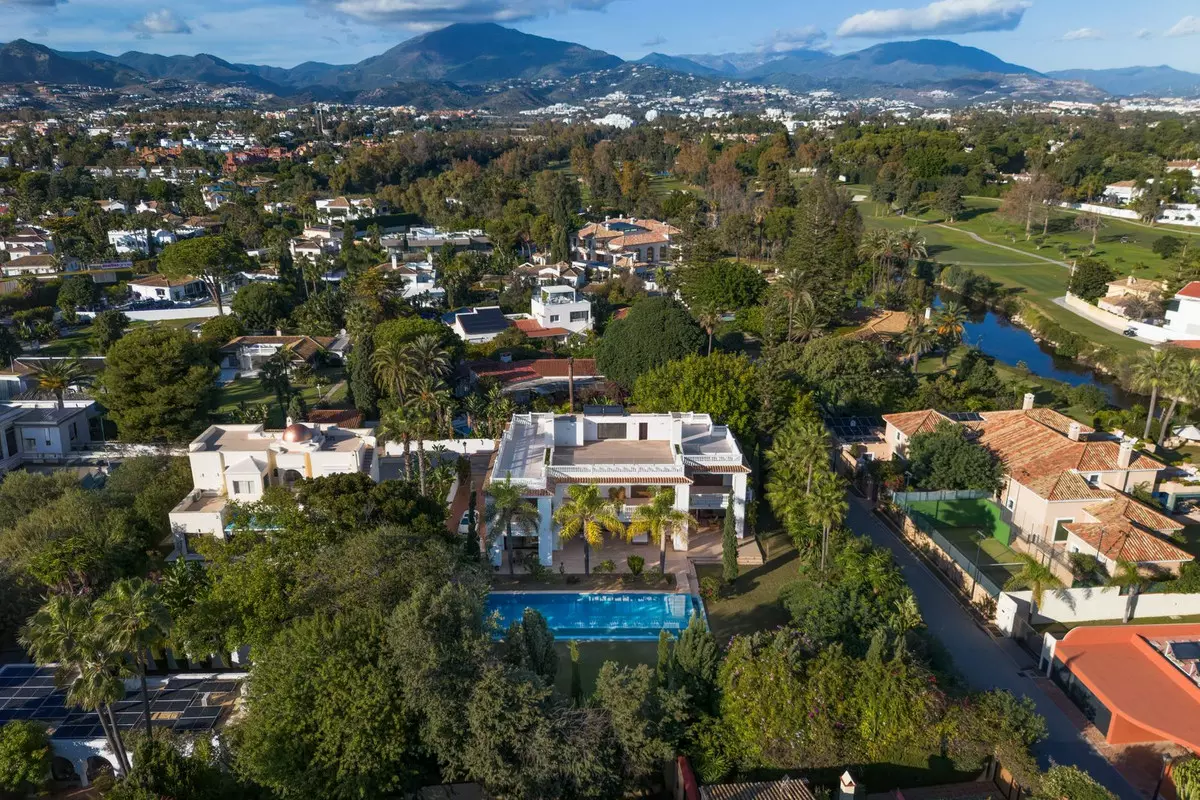 7-bedroom Villa In Estepona, Spain (761 M²)