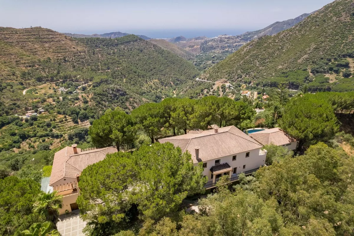 9-bedroom Villa In Ojen, Spain (1.688 M²)