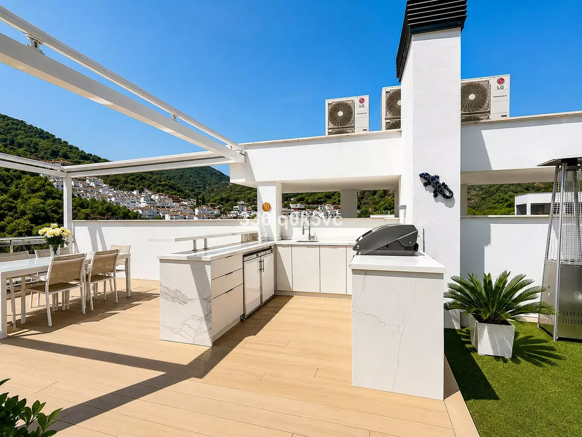 3-bedroom Apartment In Benahavis, Spain (136 M²)