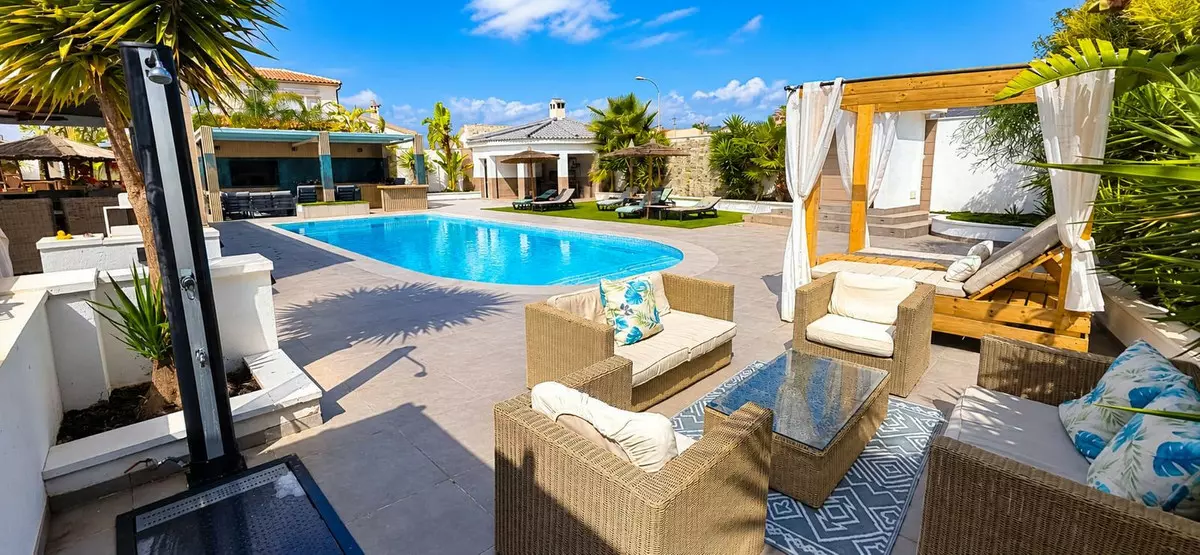 5-bedroom Villa In Torrevieja, Spain (280 M²)